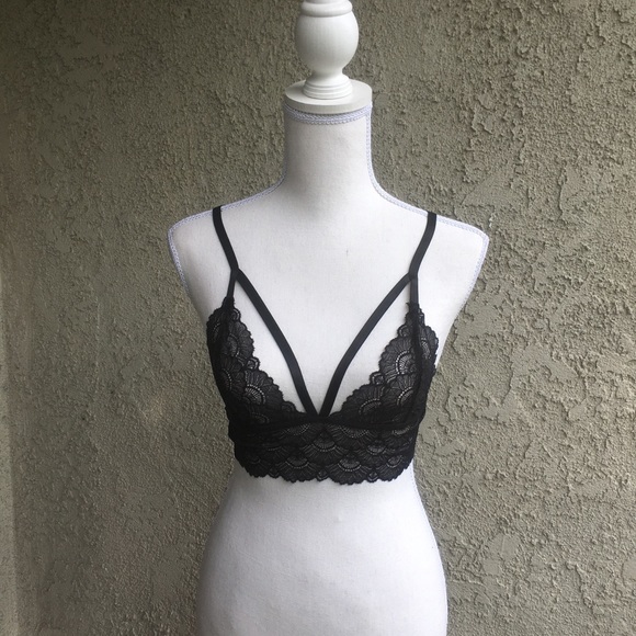 Black Scalloped lace bralette - Picture 2 of 8